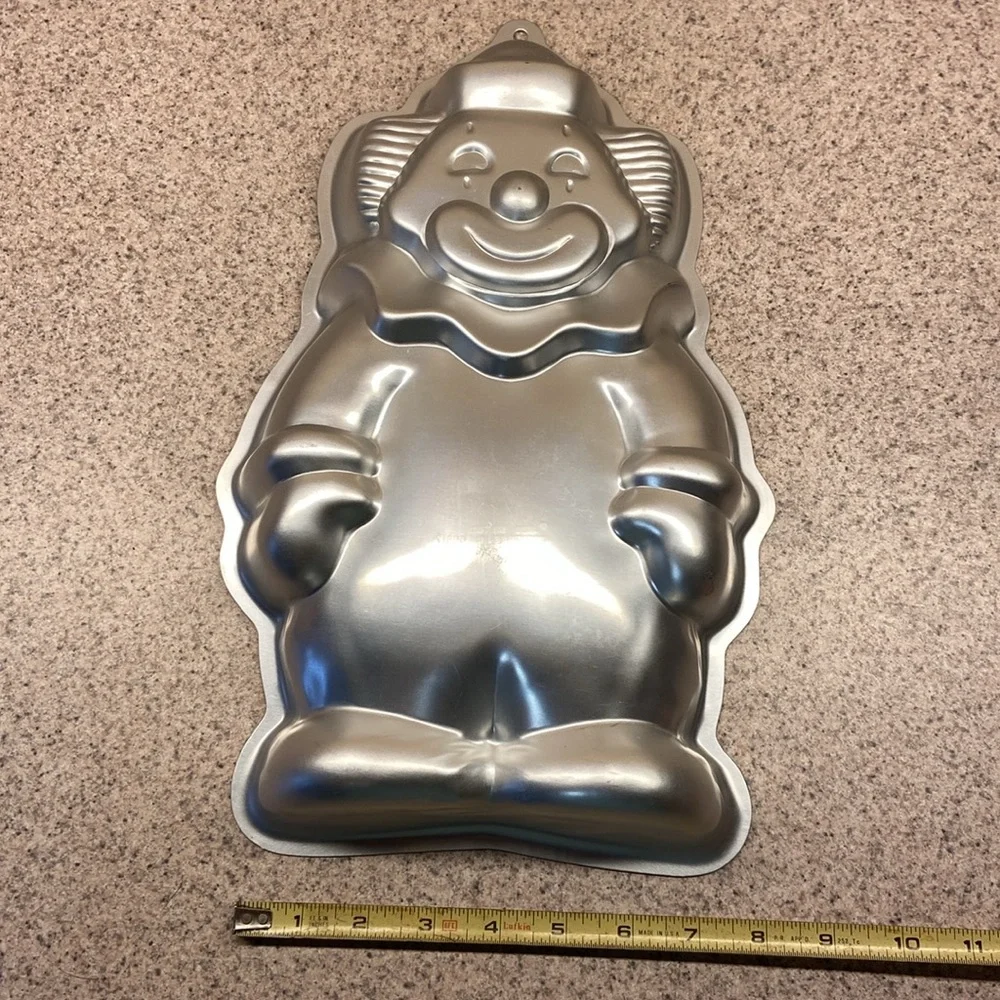 Vintage/Retired 1986 Wilton Circus Clown Aluminum Cake Pan Wilton 2105-9401